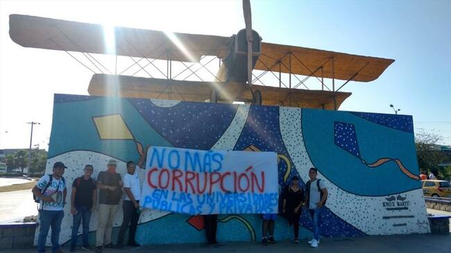 Estudiantes de Uniautónoma marchan a Bogotá para exigir solución a crisis financiera. Foto: Cortesía