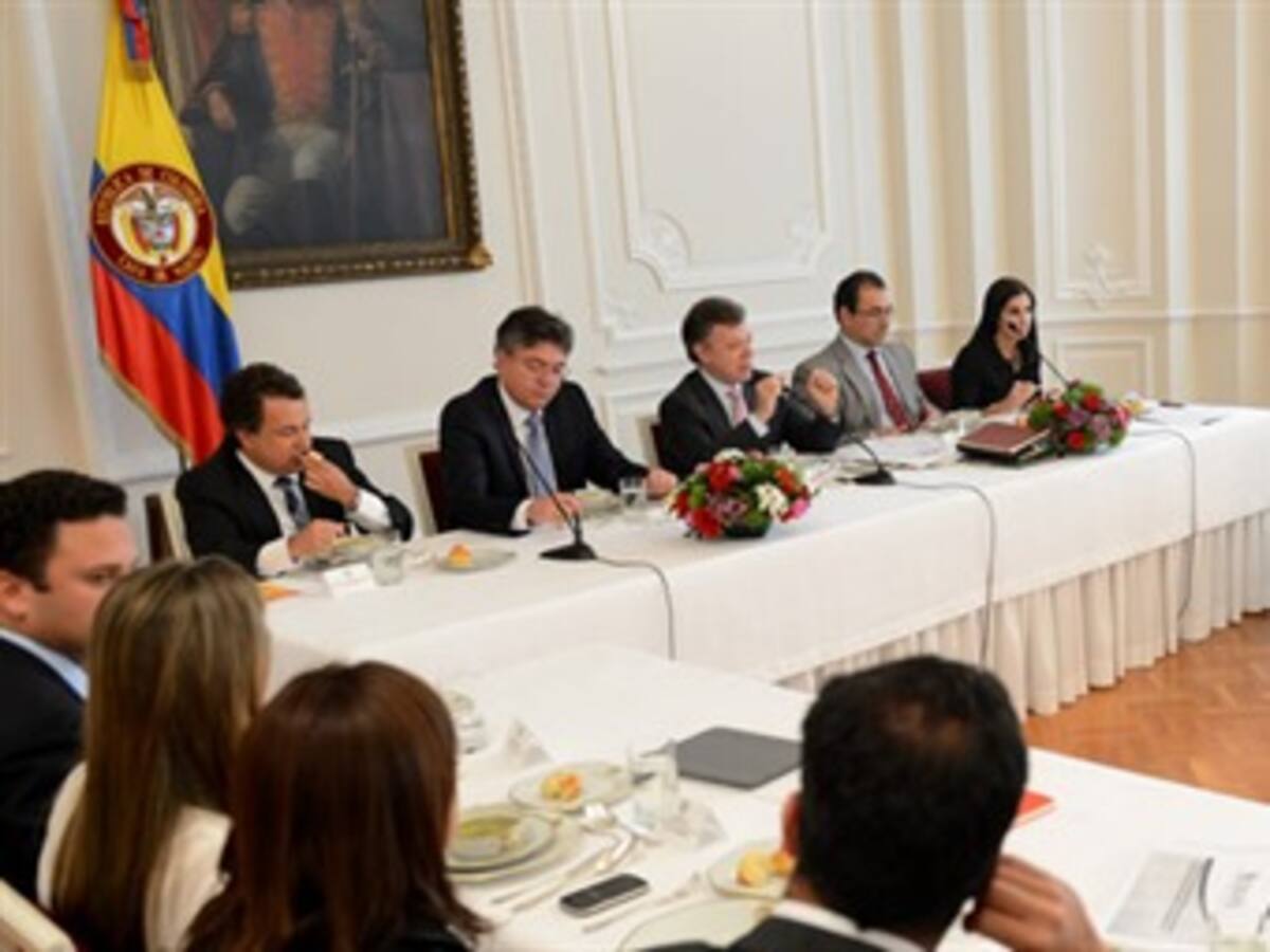 Industriales piden esfuerzos adicionales del Gobierno para frenar la revaluación del peso