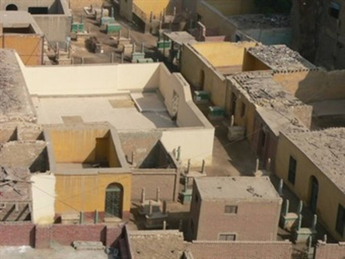 Los vivos de la 'ciudad de los muertos' cairota, amenazados por construcción de un parque