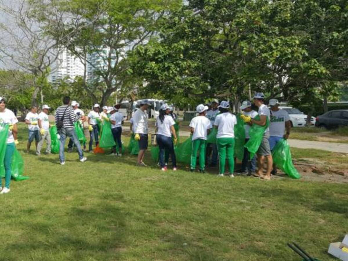 Media tonelada de basura fue recolectada de las playas de Castillogrande