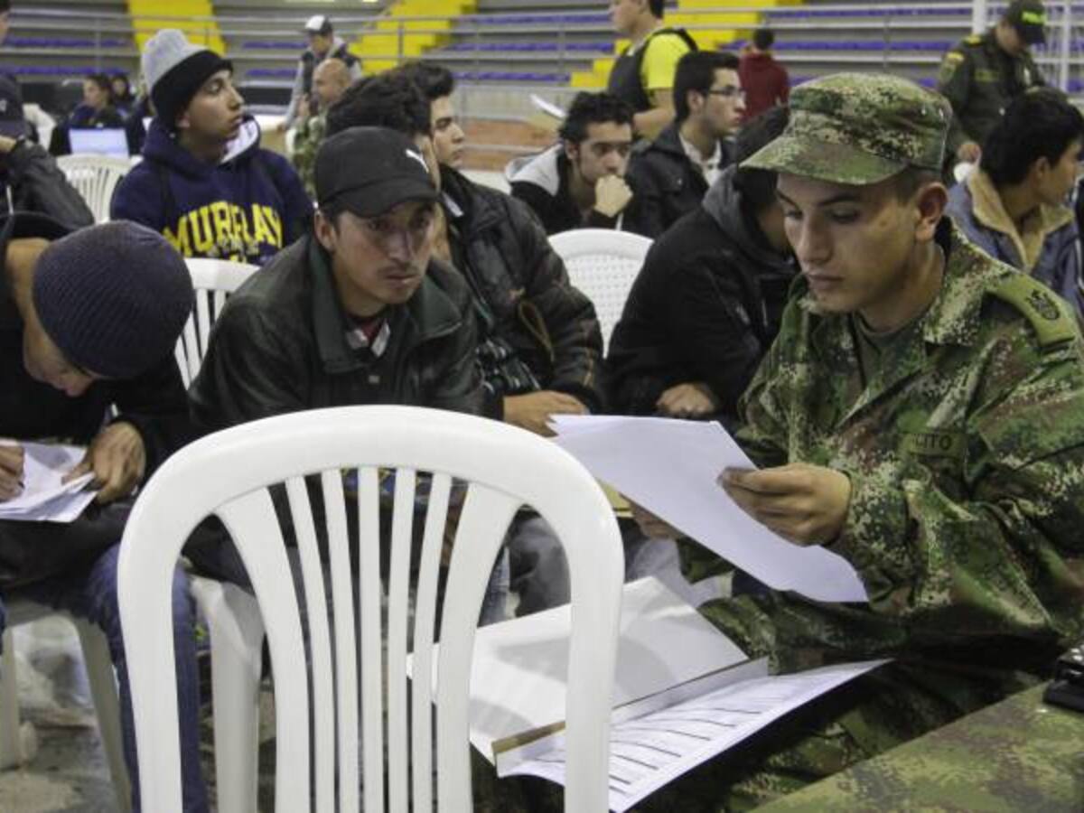 Gobierno buscará que los jóvenes puedan trabajar mientras tramitan Libreta Militar