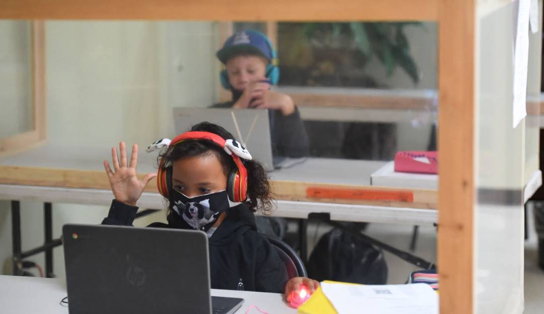 Estudiantes en virtualidad durante la pandemia del coronavirus.   Foto: Getty