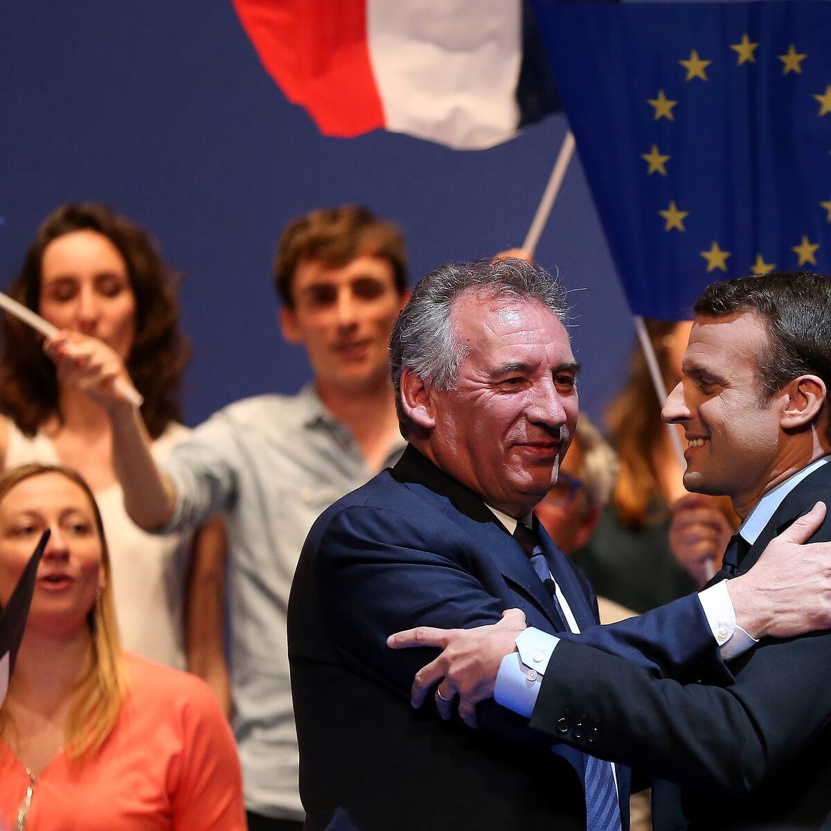 Francia: Parlamento tumba gobierno de Macron y obliga nombrar nuevos ministros