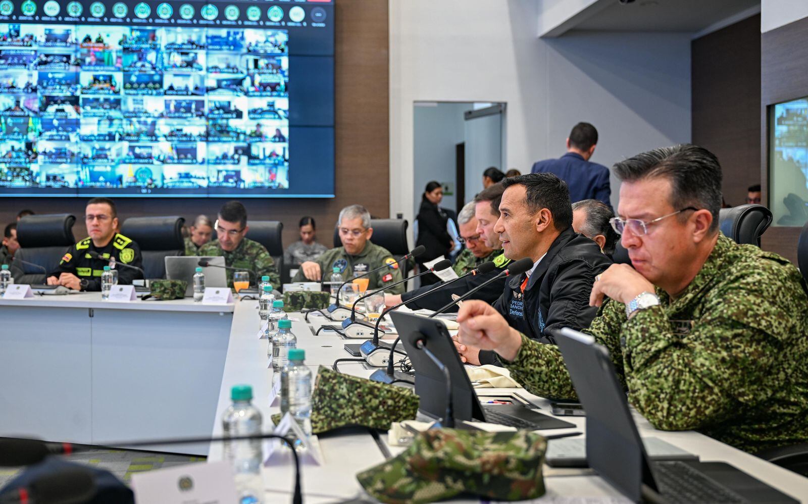 Mindefensa Pedro Sánchez, lidera el PMU por manifestaciones en el día del trabajador.