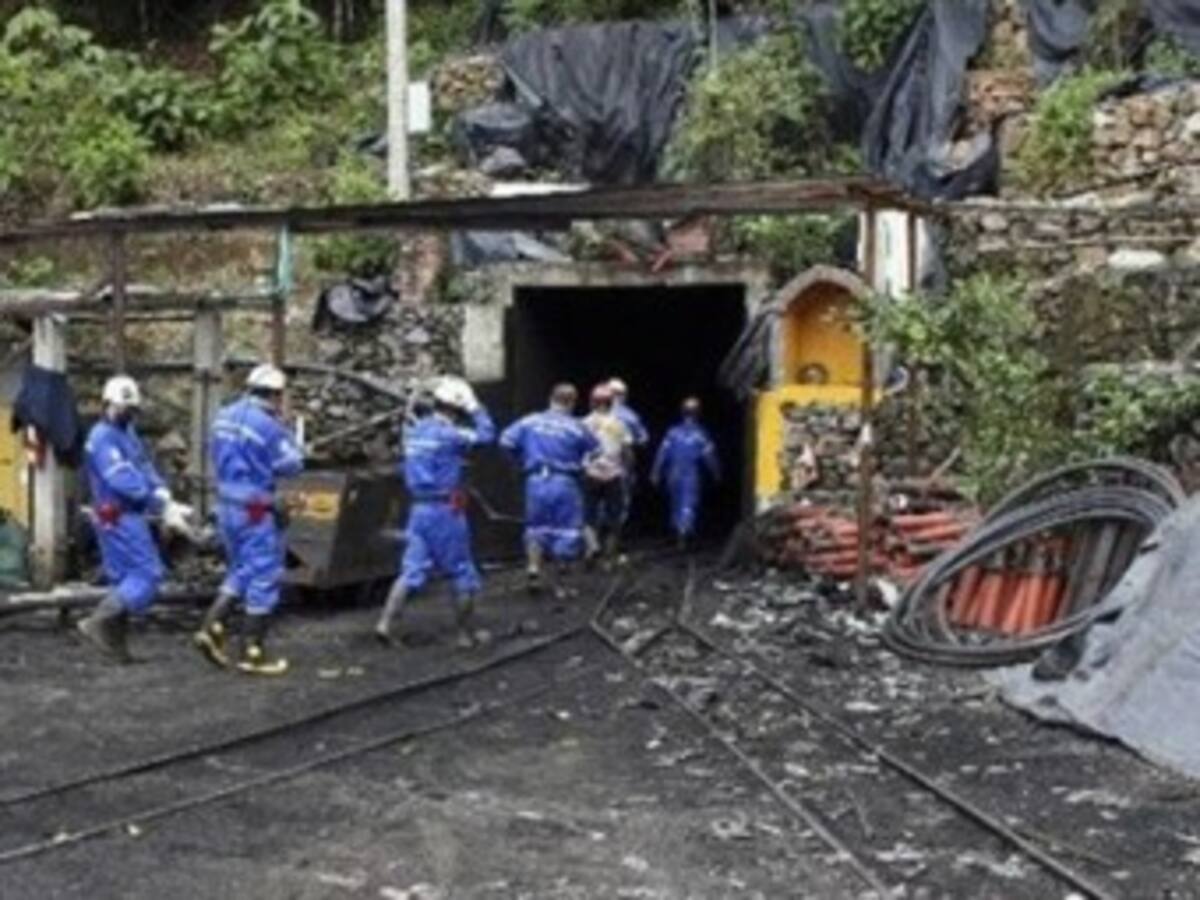 Diez obreros permanecen atrapados en una mina en Venecia, Antioquia