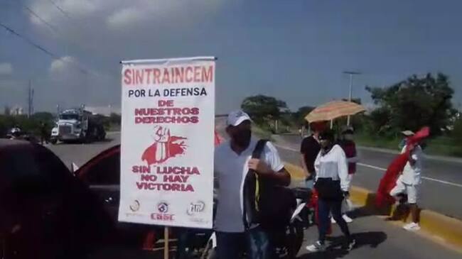 La manifestación impidió el paso vehicular en ambos carriles para exigir respeto al territorio donde habitan en Membrillal
