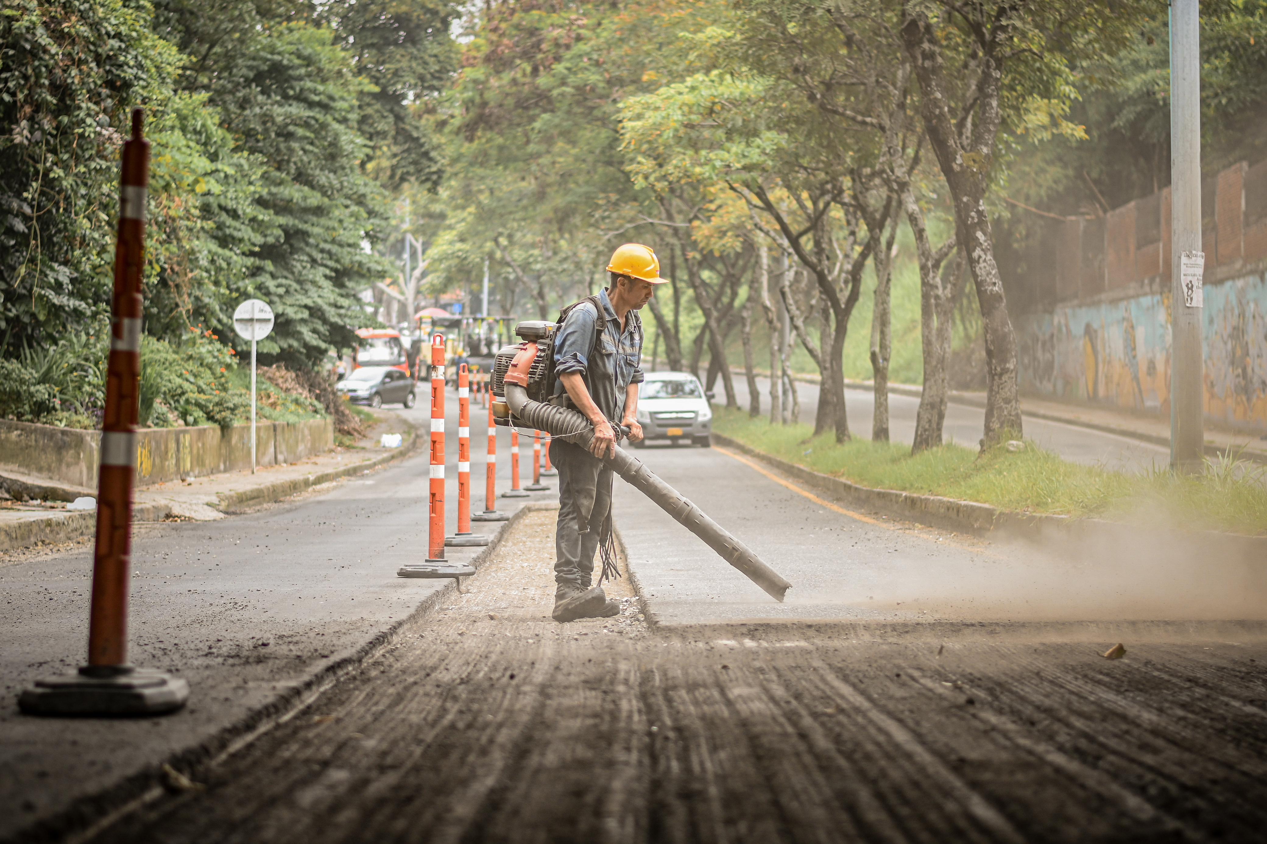 Recuperación de la malla vial en la avenida Guabinal en Ibagué