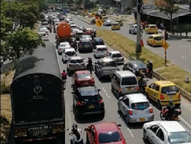 En operación retorno se reporta congestión vehicular en vías de Santander