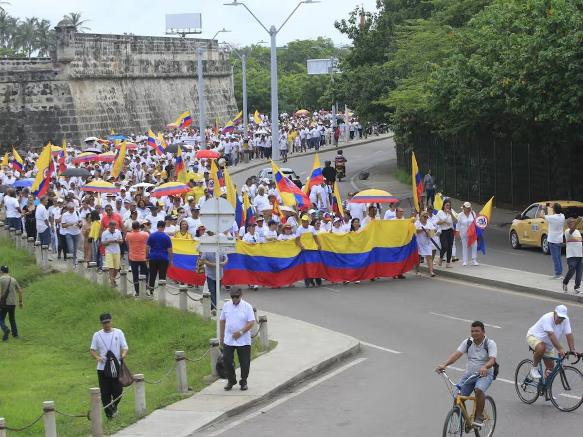 Marcha del silencio en Cartagena recorrió el centro histórico pidiendo por la salud de Miguel Uribe