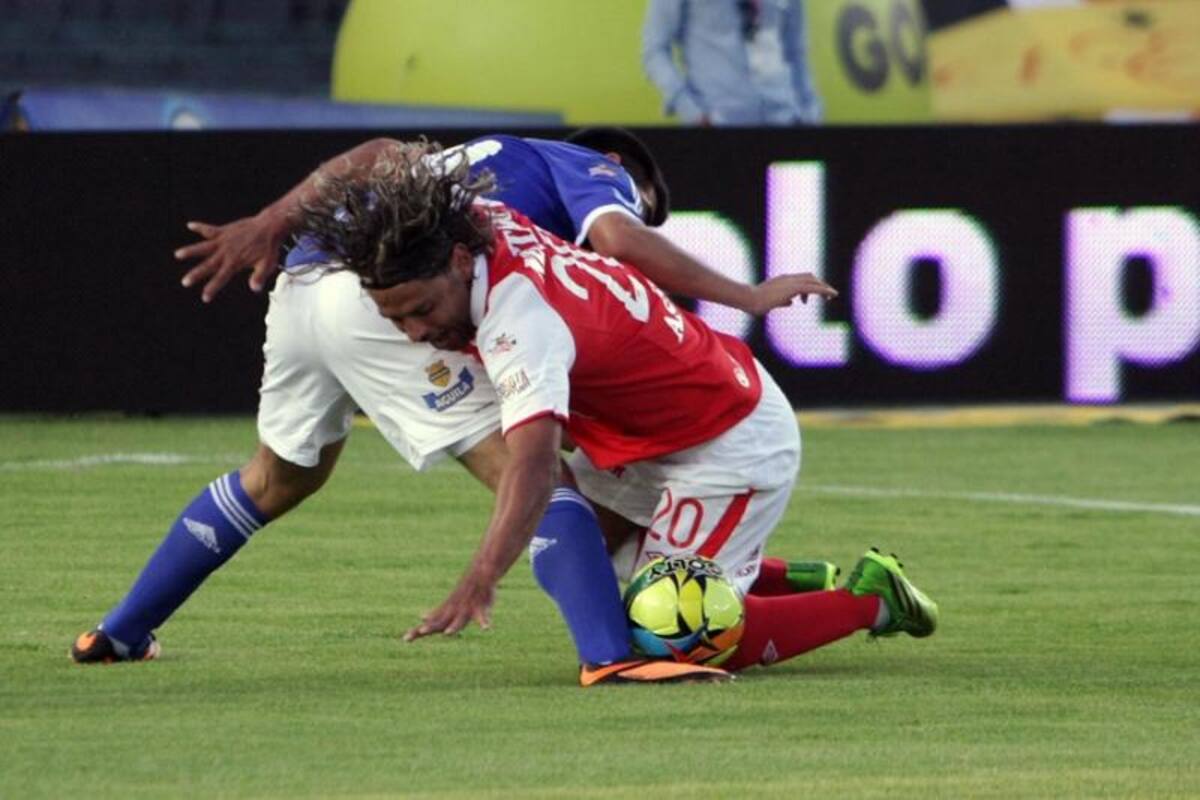 Santa Fe y Millonarios volvieron a empatar sin goles en el segundo clásico del torneo finalización. Santa Fe terminó jugó con diez hombres durante 66 minutos por la expulsión de Silvio González.