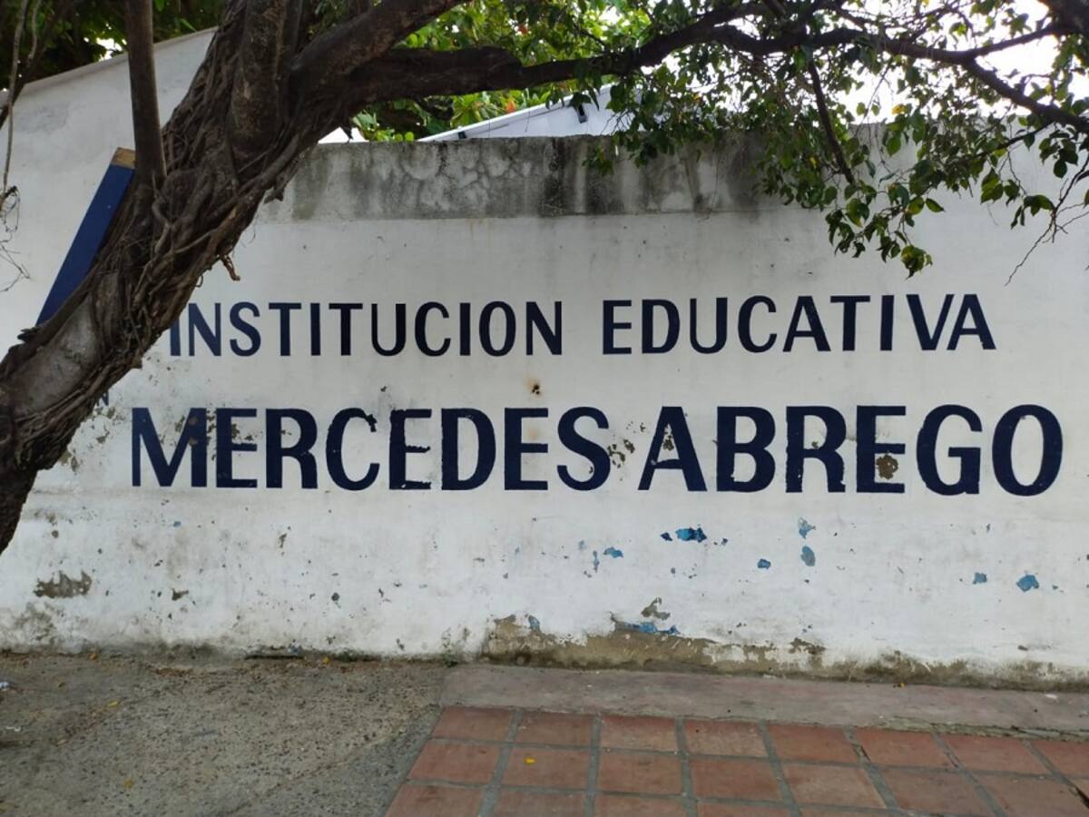 “Nuestros niños están dando clase en el patio”: padres de familia de I.E. en Cartagena