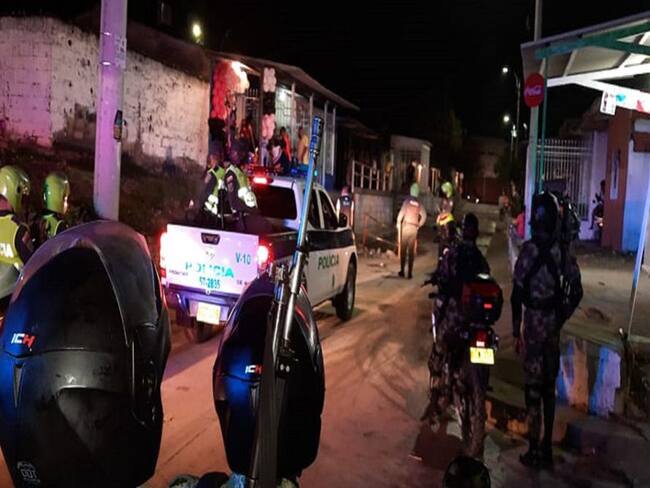 Operativos de la Fuerza Pública en Galapa para controlar a la multitud durante un sepelio.