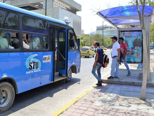 Transporte público reduce tiempos de viaje en Día sin Moto en Santa Marta