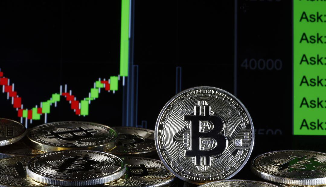 Representación visual de la criptomoneda Bitcoin. 