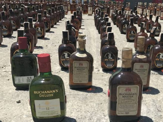 En la aprehensión hay más de 5 mil litros de whisky de contrabando. /FOTO CARACOL RADIO
