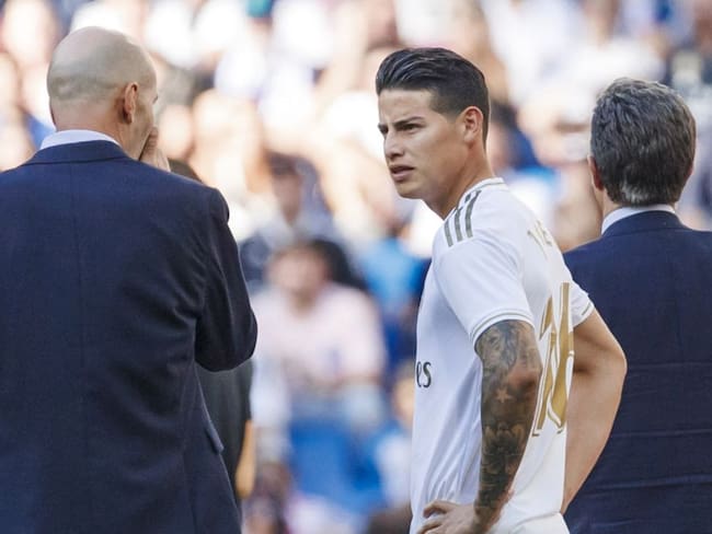 James Rodríguez junto a Zidane en un partido de La Liga.