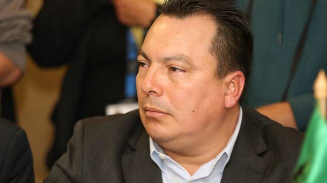 El gobernador afirmó que se encuentra estable, aunque con algunos síntomas de malestar