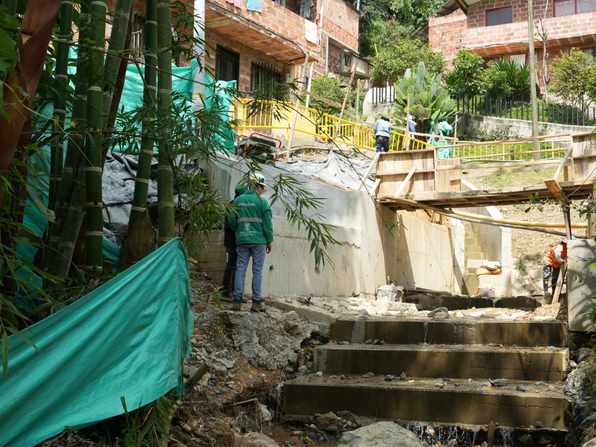 Medellín acelera obras en quebradas críticas para mitigar riesgos por temporada de lluvias
