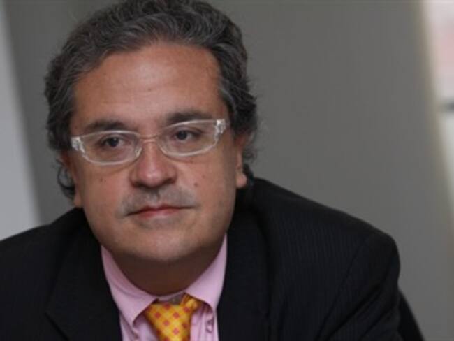 Destituyen e inhabilitan a superintendente financiero por caso Interbolsa