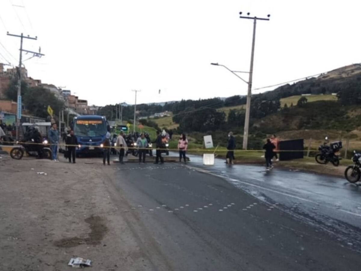 Bloqueos en el sur de Bogotá por problemas de aguas negras complican la movilidad