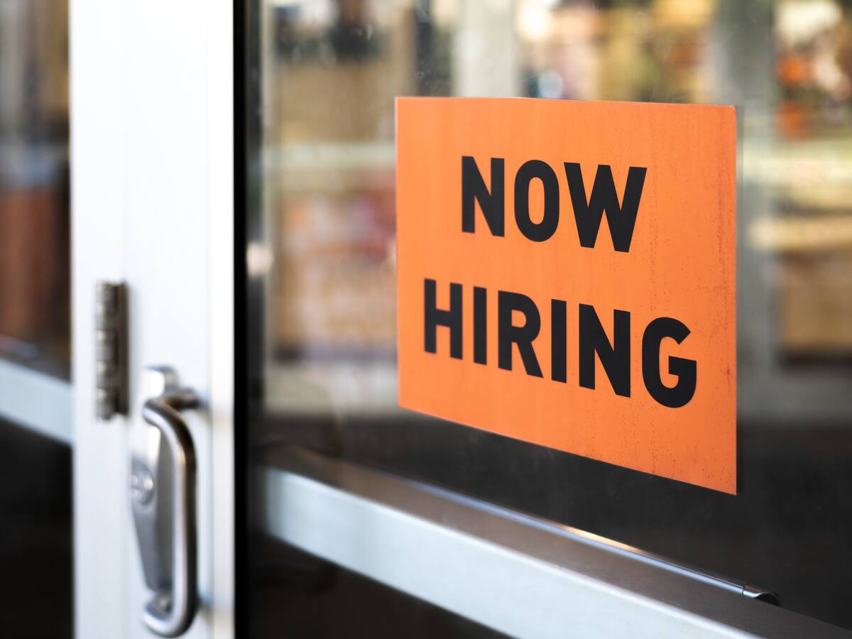 EE.UU. agregó 517.000 trabajos en enero y el desempleo está en su mínimo histórico