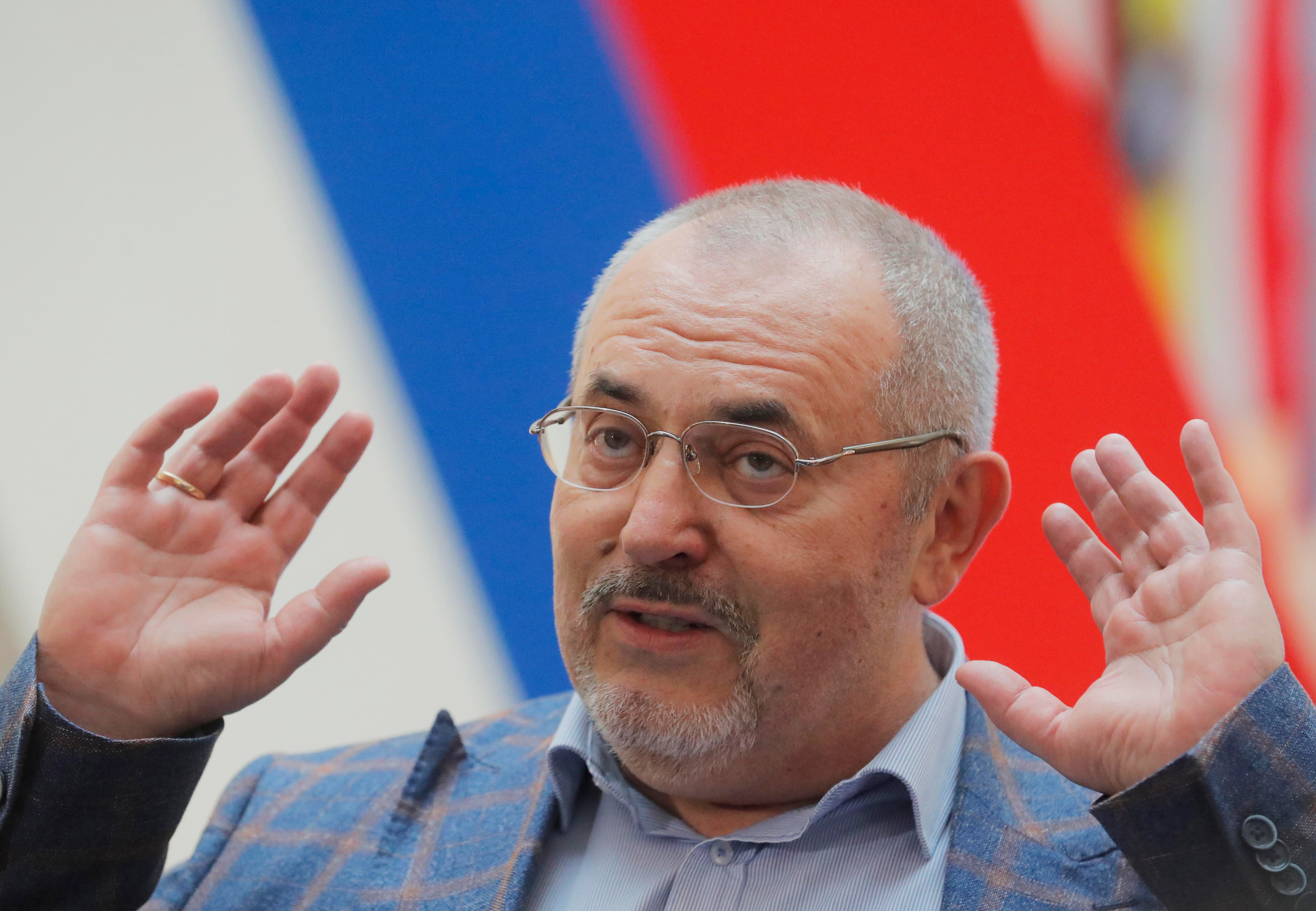 Moscow (Russian Federation), 31/01/2024.- Boris Nadezhdin, Russian presidential candidate from the Civil Initiative party and deputy of the Council of Deputies of the Dolgoprudny urban district of the Moscow Region, speaks with the press after his arrival for a procedure to submit citizens'Äô signatures for his nomination as presidential candidate to the Central Election Commission in Moscow, Russia, 31 January 2024. On 07 December 2023, the Federation Council adopted a resolution calling for elections for the President of the Russian Federation. The Central Election Commission decided to hold presidential elections within three days, from 15 to 17 March 2024. (Elecciones, Rusia, Moscú) EFE/EPA/MAXIM SHIPENKOV