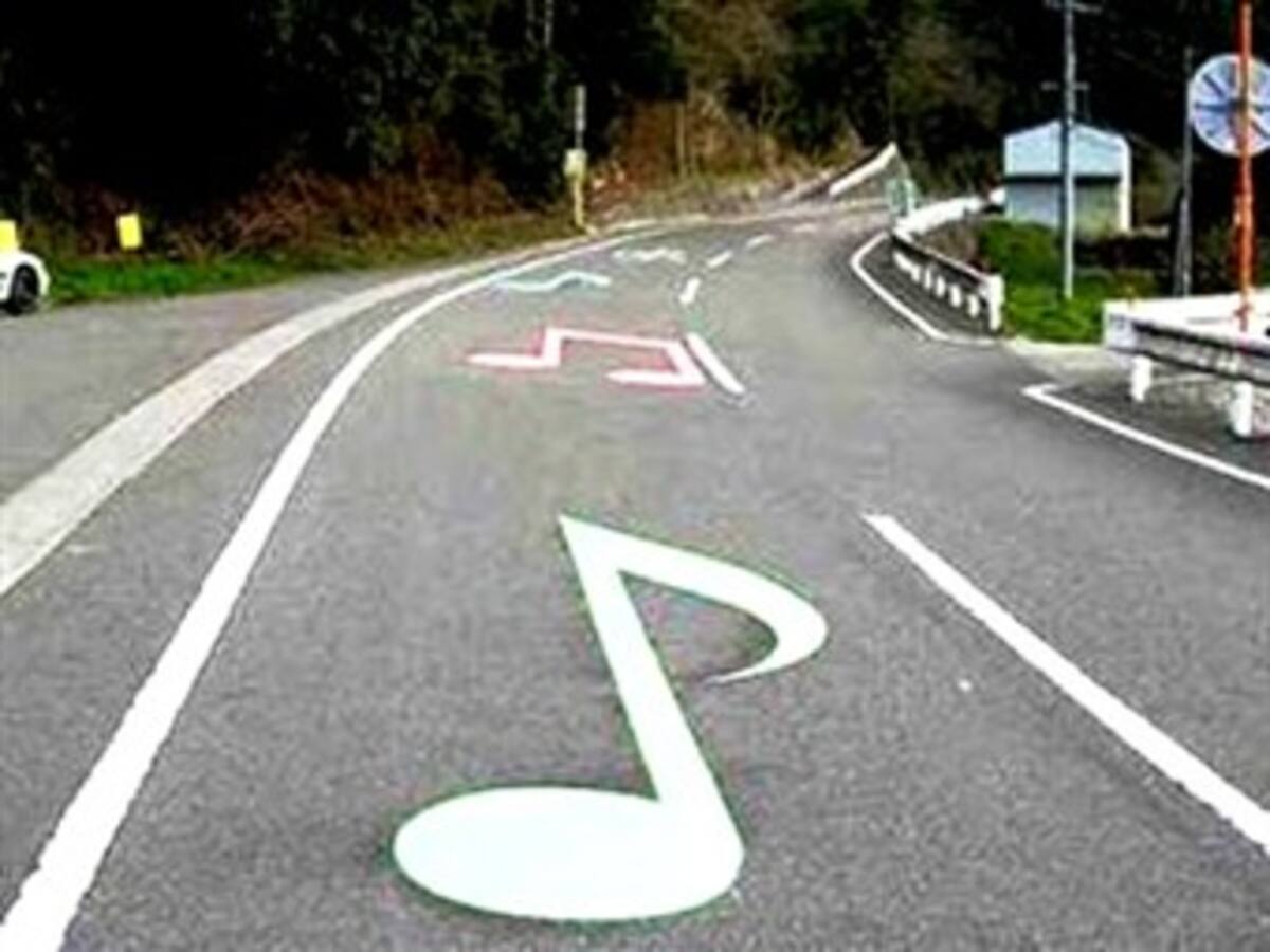 China construye una "carretera musical" en la que los autos ponen la melodía