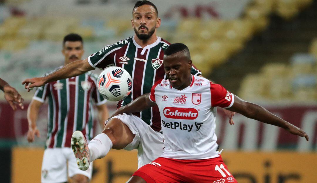 Jhon Arias enfrentando al Fluminense en la Copa Libertadores.
