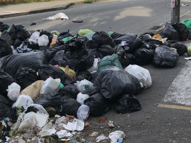 Montañas de basuras en las calles de Floridablanca