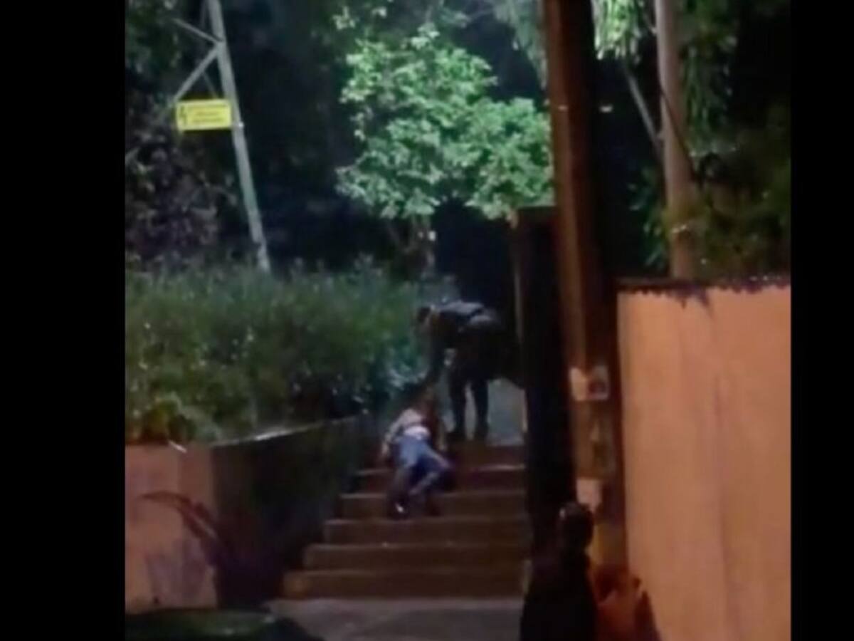Apartan de su cargo a dos policías por agresión a un ciudadano en Medellín