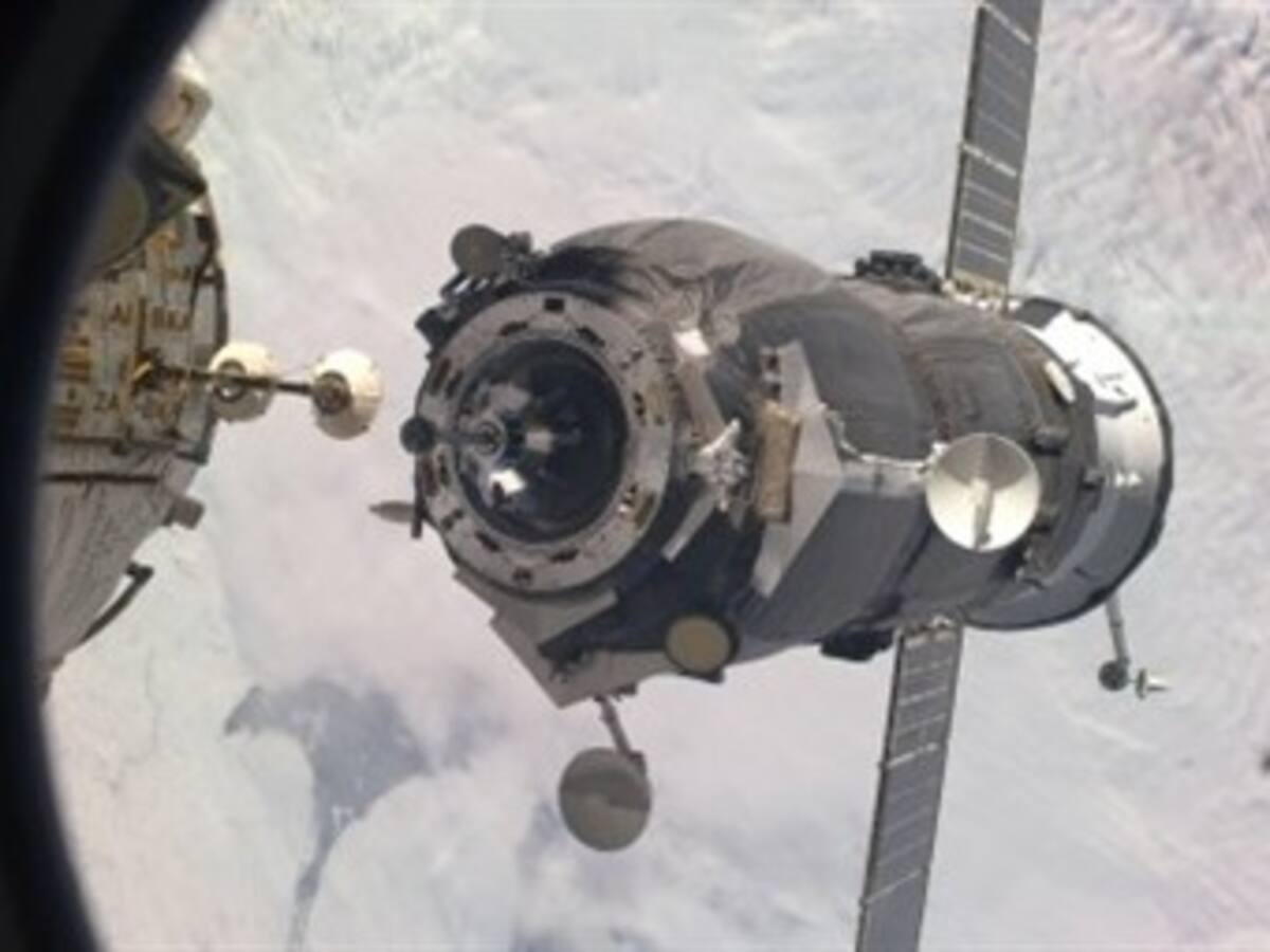 Nave rusa llega con provisiones y equipos a Estación Espacial Internacional