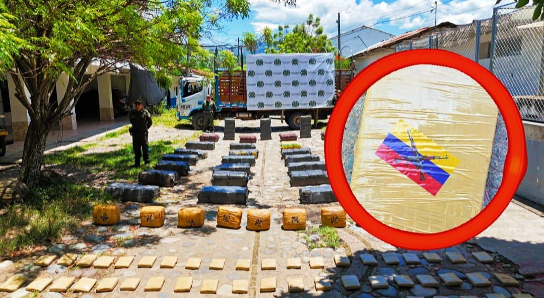 Camión en el que fueron halladas 33 tulas con cerca de 1,5 toneladas de marihuana, incautadas por la Policía en la vía La Plata – Paicol, Huila.