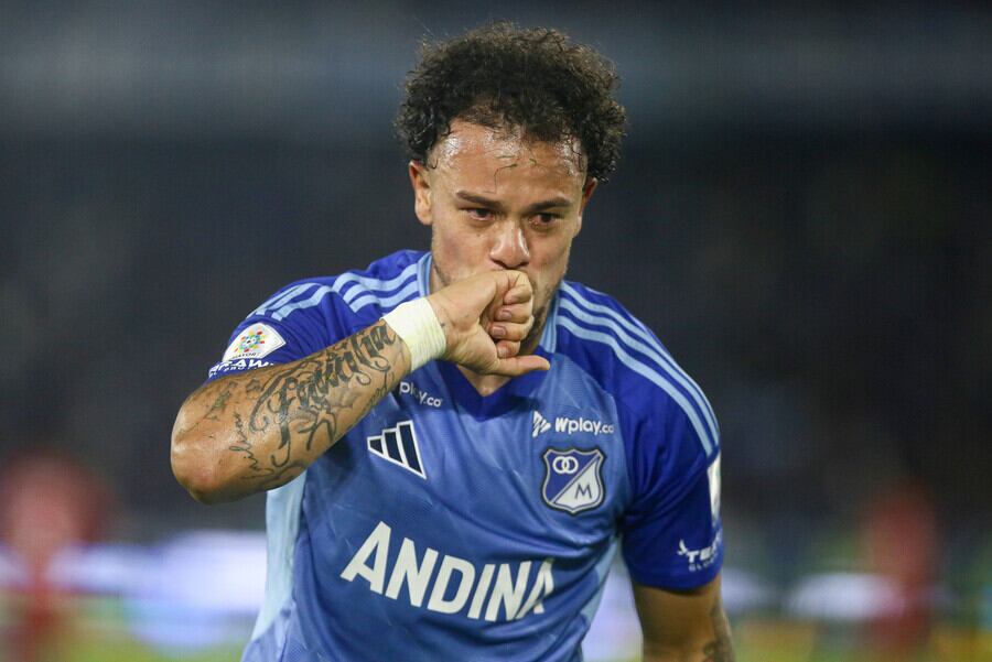 Leonardo Castro celebra su gol con Millonarios ante el América de Cali. FOTO: Colprensa - Lina Gasca)