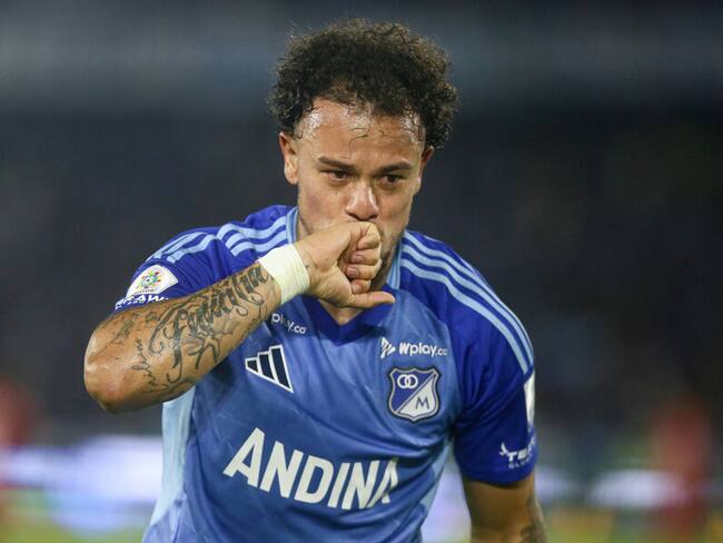 Leonardo Castro celebra su gol con Millonarios ante el América de Cali. FOTO: Colprensa - Lina Gasca)