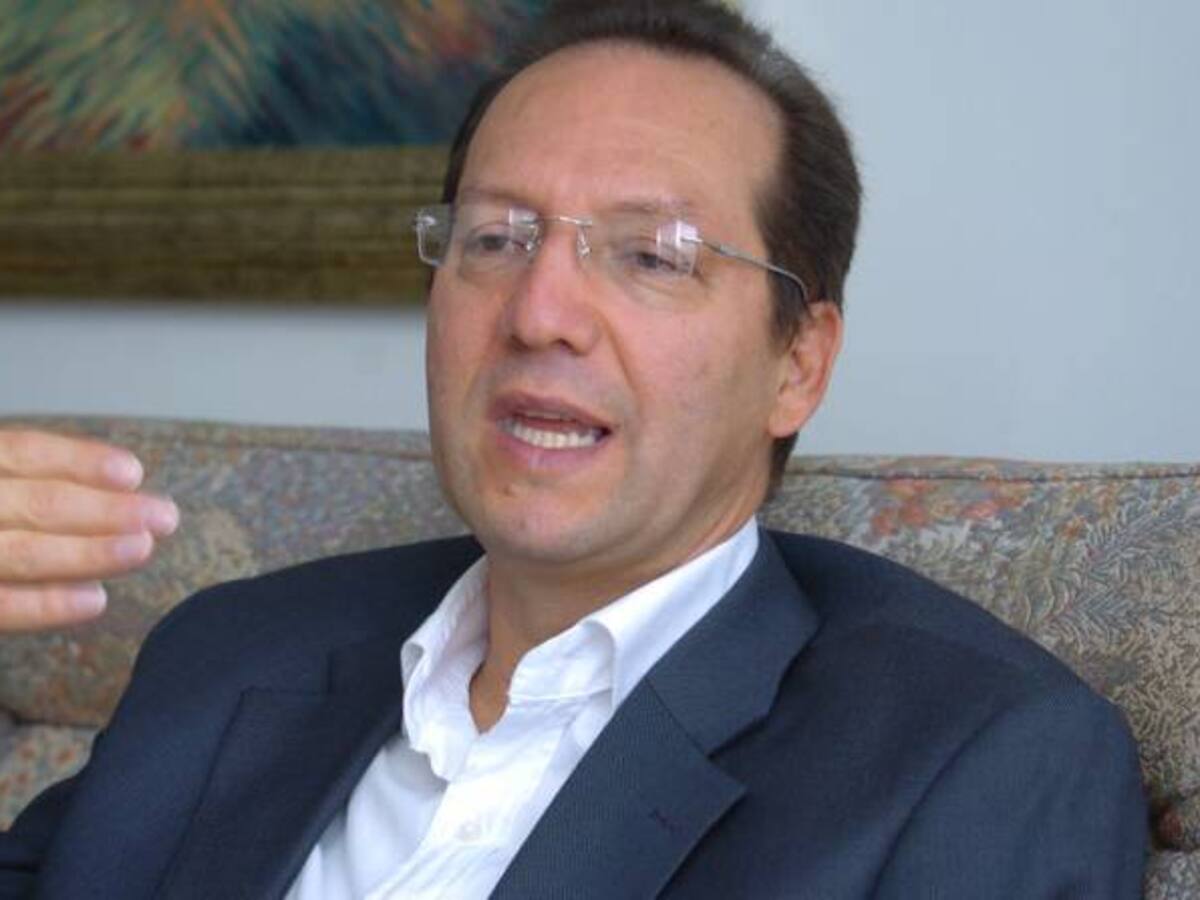 Tutela, acción de nulidad o acción popular cabe contra decisión del CNE que benefició a Zuluaga, según experto