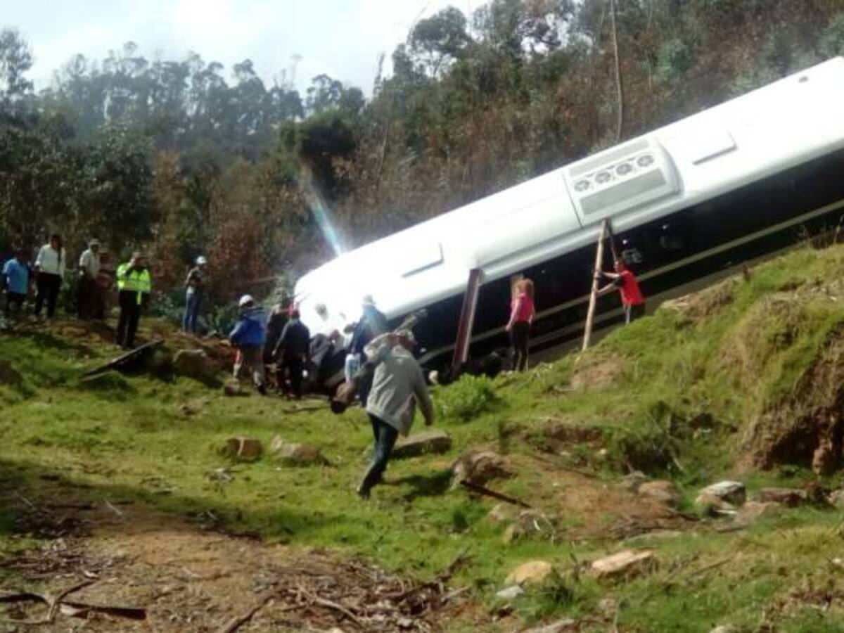 Bus de la Policía se accidentó en vías de Cundinamarca