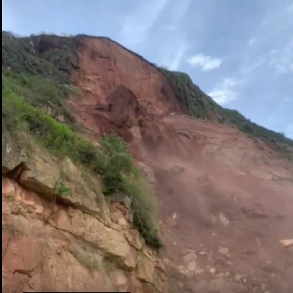 Persisten derrumbes en la vía La Plata- Inzá- Belalcázar; entre el Huila y Cauca