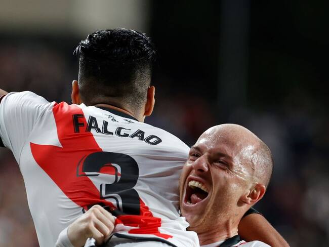 Falcao festeja su anotación ante el Barcelona.