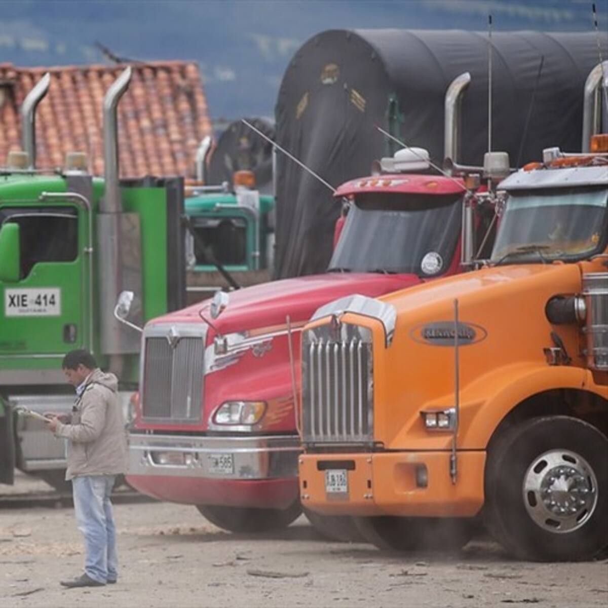 Gremios de transporte instan a presidente Petro para concertar los precios del ACPM