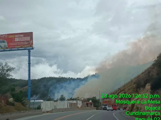 Incendio en la vía Mosquera - La Mesa. Foto: Suministrada