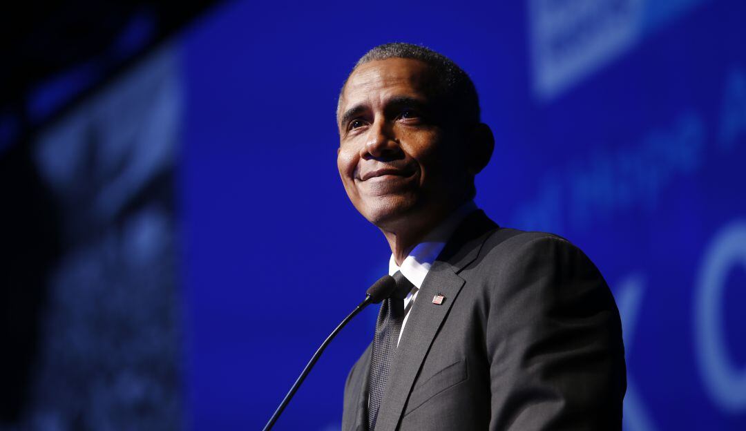 Obama fue Papá Noel por un día y alegró a miles de niños