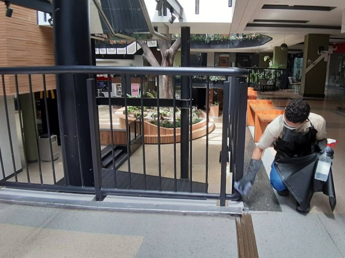 1.200 trabajadores volvieron al trabajo en el Centro Comercial Oviedo
