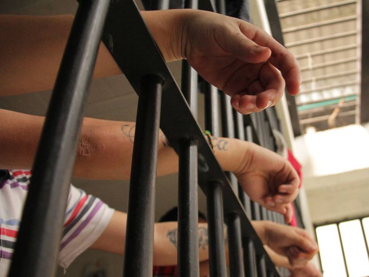 Bandas criminales se enfrentaron en una URI y dejaron a hombre sin un dedo