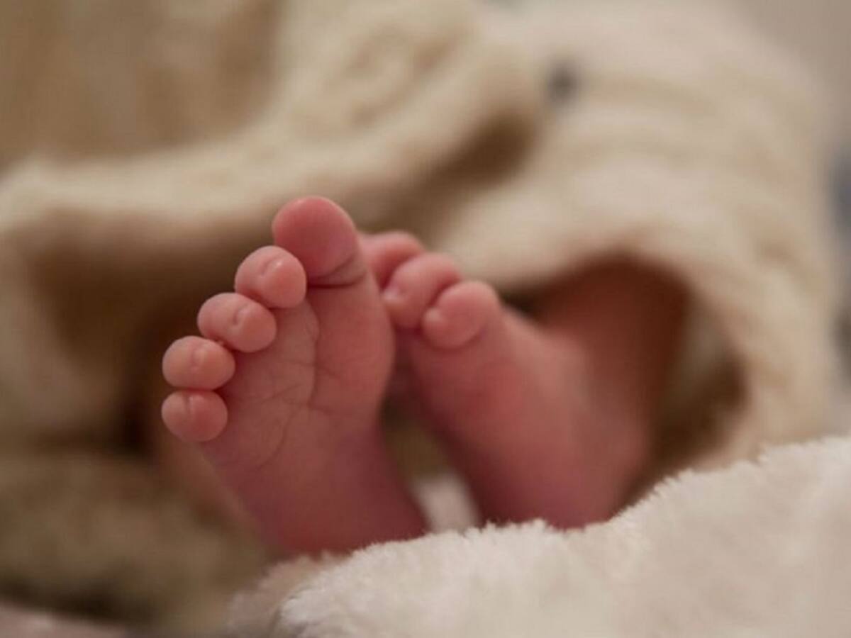 Salvan vida de bebe que fue abandonada en una quebrada por secuestradores