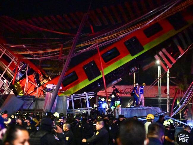 23 muertos y 65 heridos deja desplome de metro en Ciudad de México