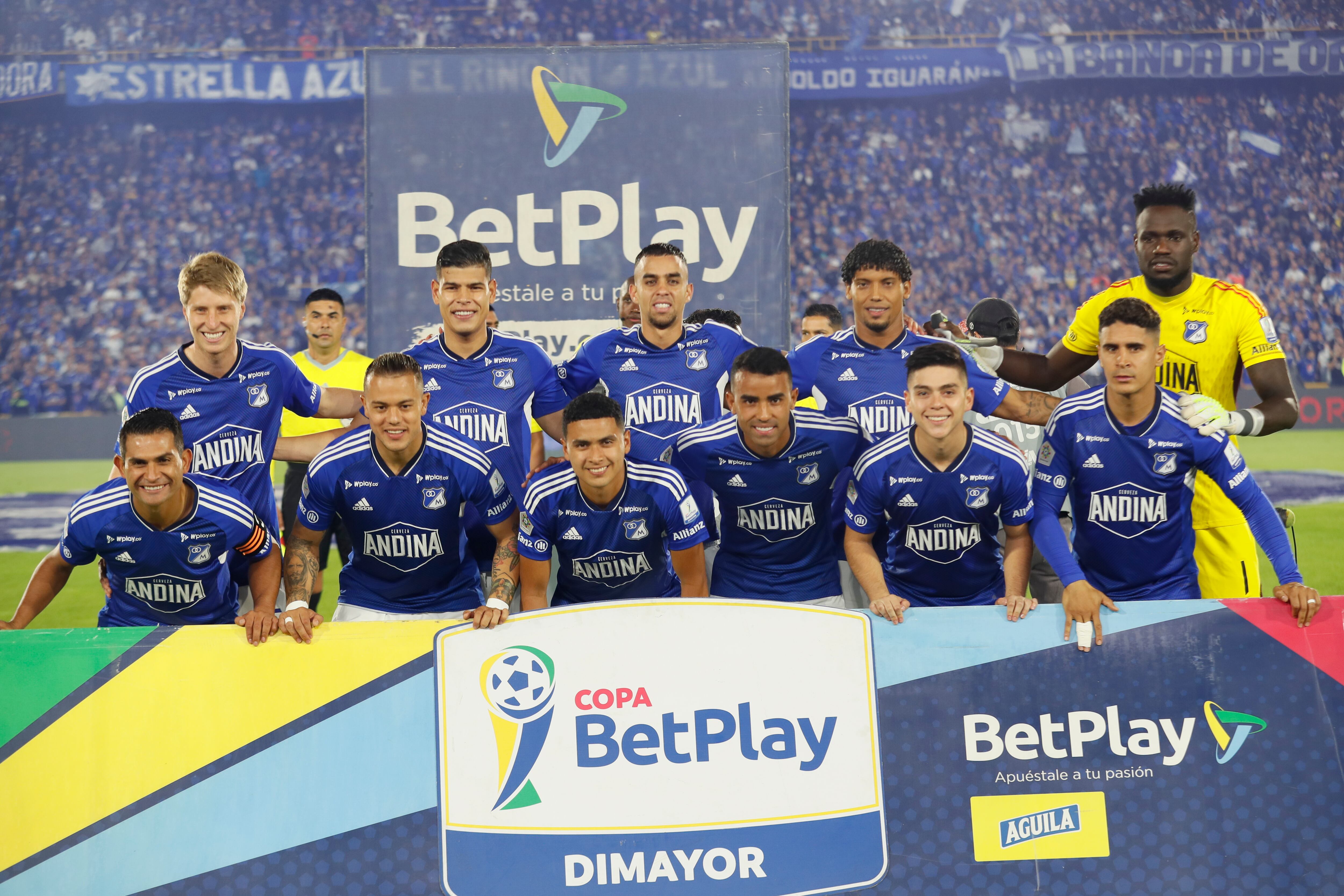 AMDEP2927. BOGOTÁ (COLOMBIA), 15/11/2023.- Jugadores de Millonarios posan hoy, en el partido de ida de la final la Copa Colombia ante Atlético Nacional en el estadio El Campín en Bogotá (Colombia). EFE/ Carlos Ortega