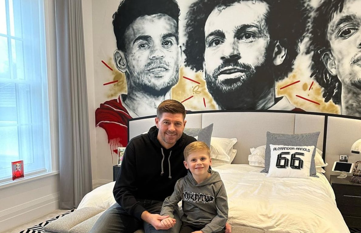 Luis Díaz en un mural en el cuarto del hijo de Steven Gerrard / Instagram: Steven Gerrard.
