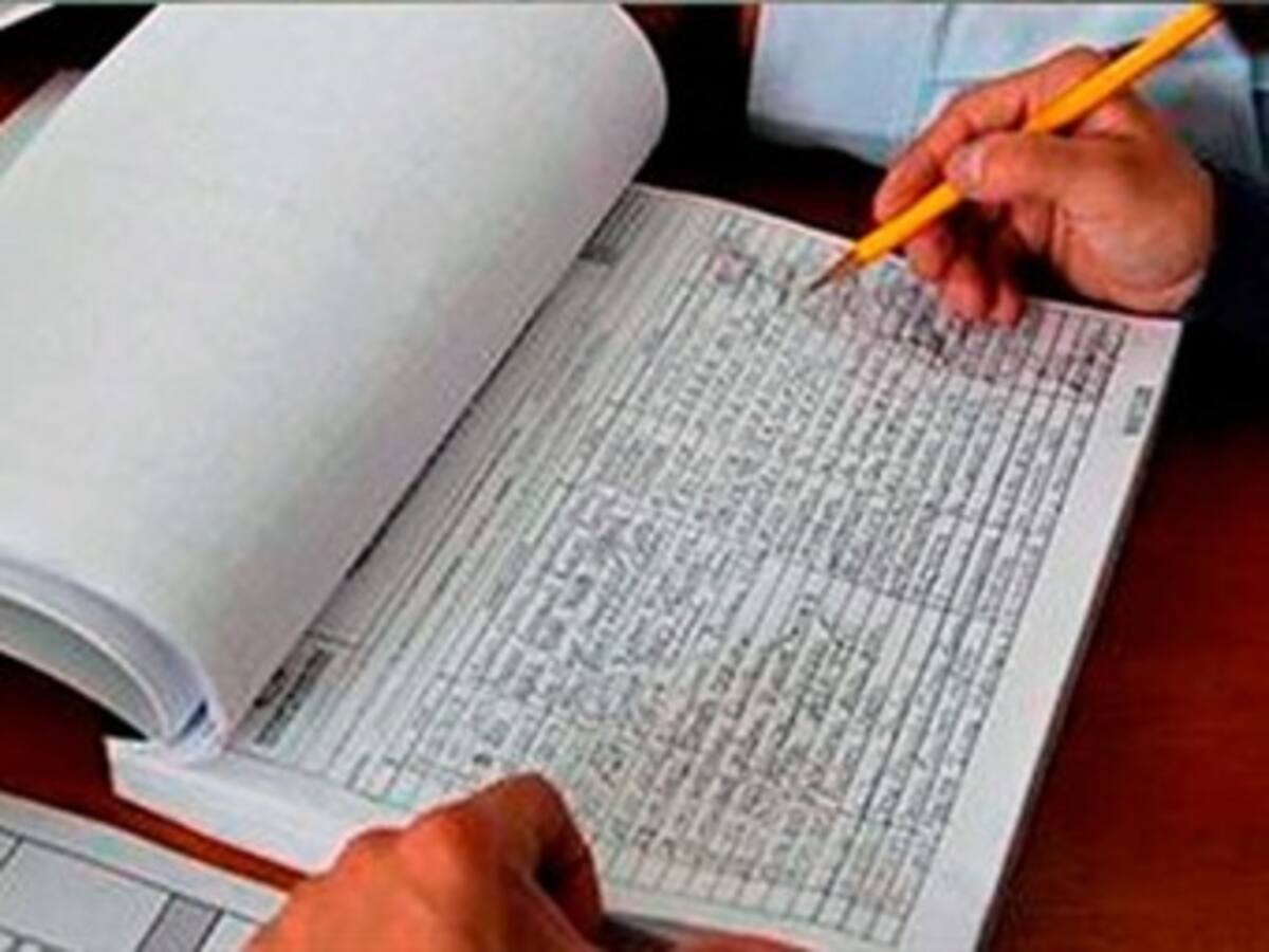 Resumen 9:00 am: El CNE define si fue legal la entrega de firmas de revocatoria a Petro