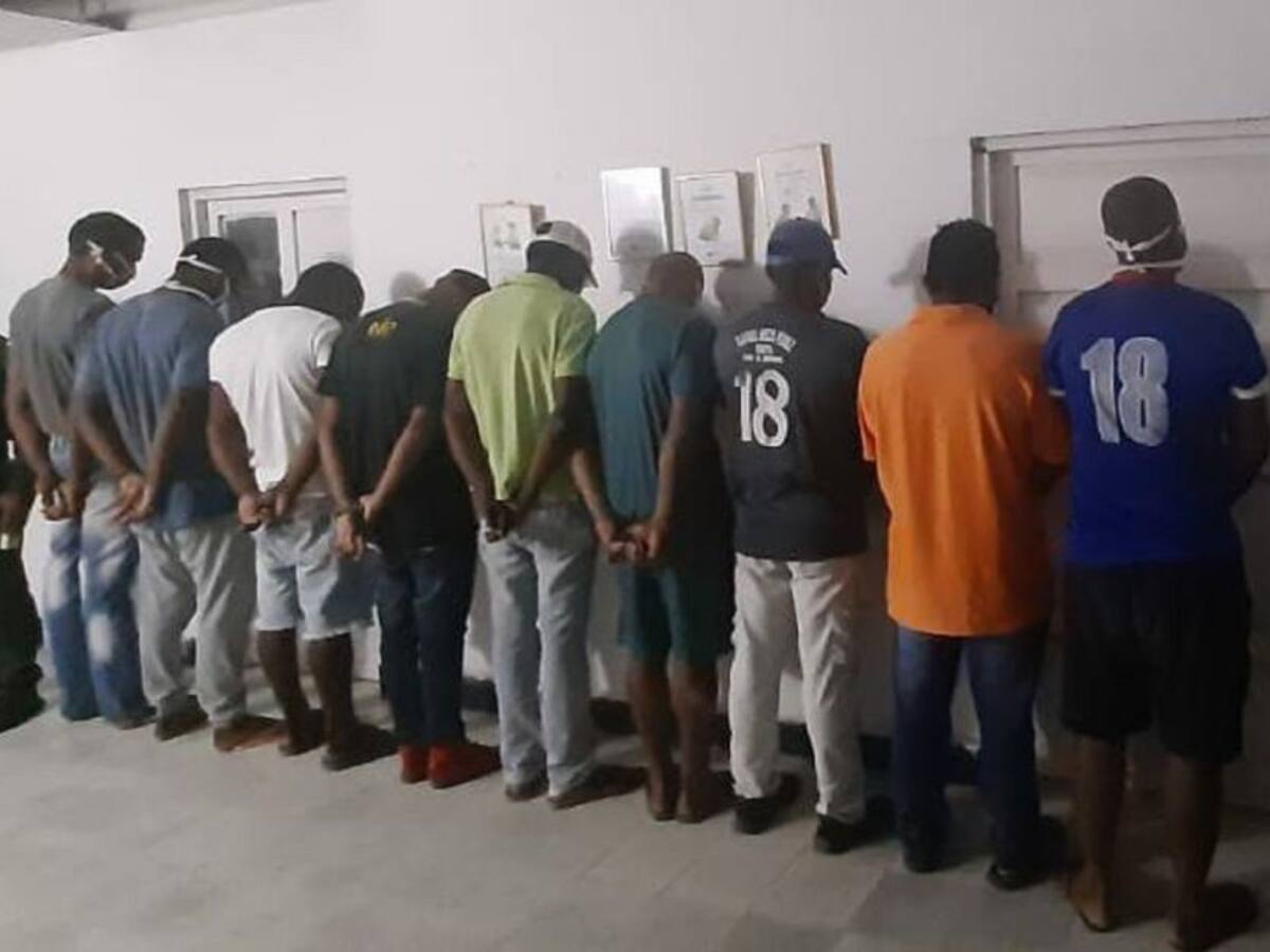 9 implicados en saqueo a furgón en la Vía al Mar se entregan a la Policía