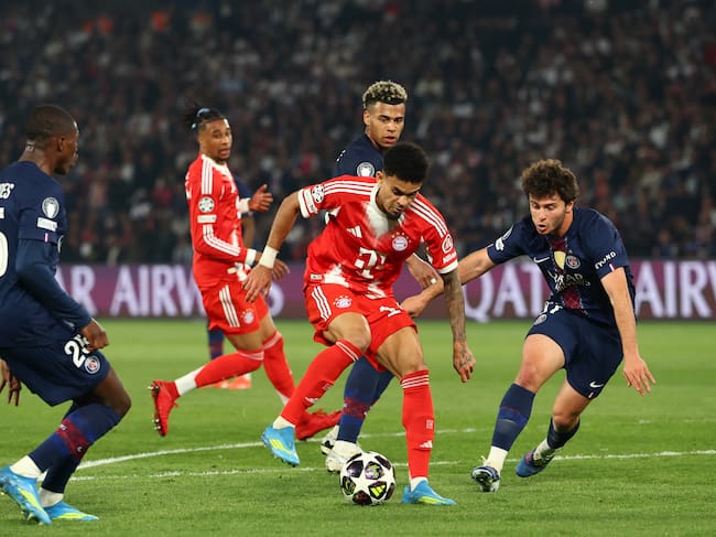 PARIS, FRANCE - APRIL 28: Luis Diaz of Bayern Munich competes with Joao Neves of Paris Saint-Germain during the UEFA Champions League 2025/26 Semi Final First Leg match between Paris Saint-Germain and Bayern Munich at Parc des Princes on April 28, 2026 in Paris, France. (Photo by Chris Brunskill/Fantasista/Getty Images)